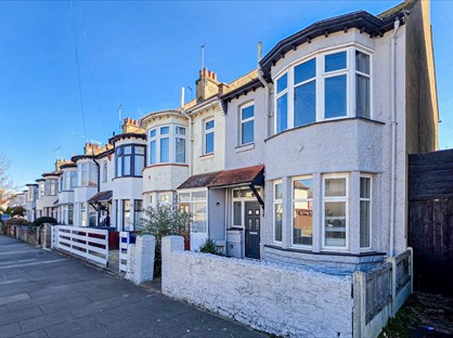 4 Bed Semi-Detached House, Electric Avenue, SS0