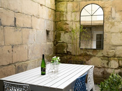 3 Bed Flat, Monmouth Place, BA1