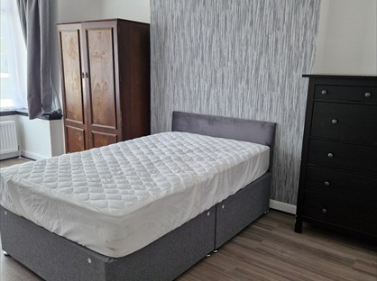 Room in a Shared House, The Limes Avenue, N11