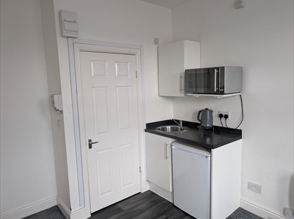 Studio Flat, Shaw Road, OL1