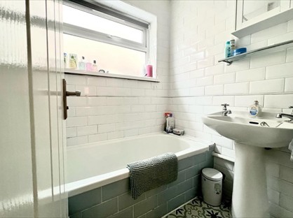 1 Bed Flat, Greenfield Ave, CF11