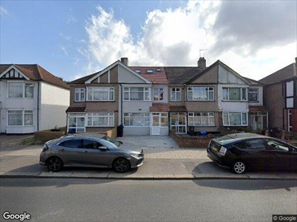 5 Bed Terraced House, Horns Road, IG6