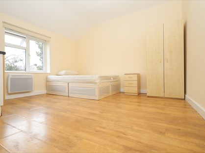 Studio Flat, Hamilton Road, NW11