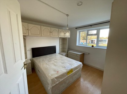 Room in a Shared House, Staines Road, TW14