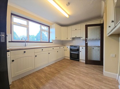 3 Bed Semi-Detached House, Truro Gardens, LU3