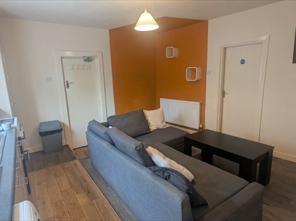 1 Bed Flat, Bradford Road, BD19