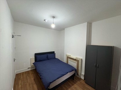 Room in a Shared House, La Rose Lane, N15