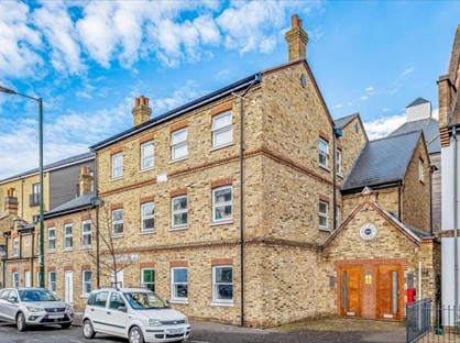 1 Bed Flat, Boatrace Court, SW14