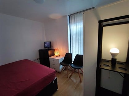 Room in a Shared House, Loom Street, M4