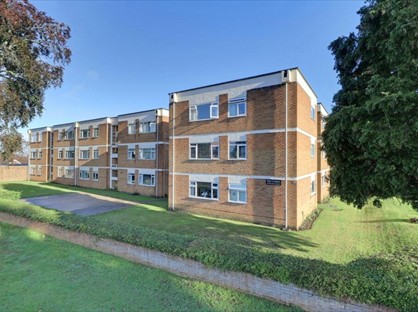 2 Bed Flat, The Cedars, GL3