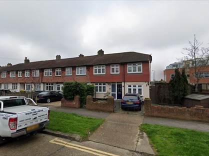 Studio Flat, Woodland Way, KT5