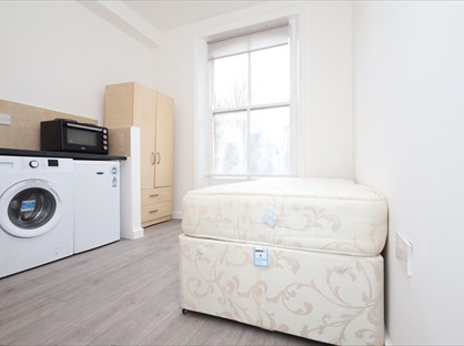 Studio Flat, Springfield, E5