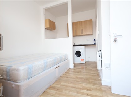 Studio Flat, Park Avenue Road, N17