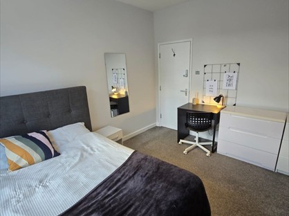 Room in a Shared House, Portland Street, WF1