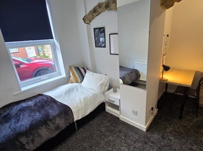 Room in a Shared House, Portland Street, WF1