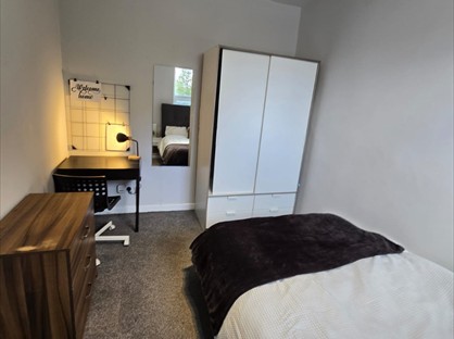 Room in a Shared House, Portland Street, WF1