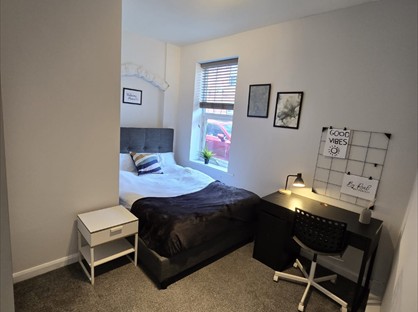 Room in a Shared House, Portland Street, WF1