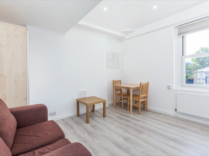 Studio Flat, Camden Road, N7