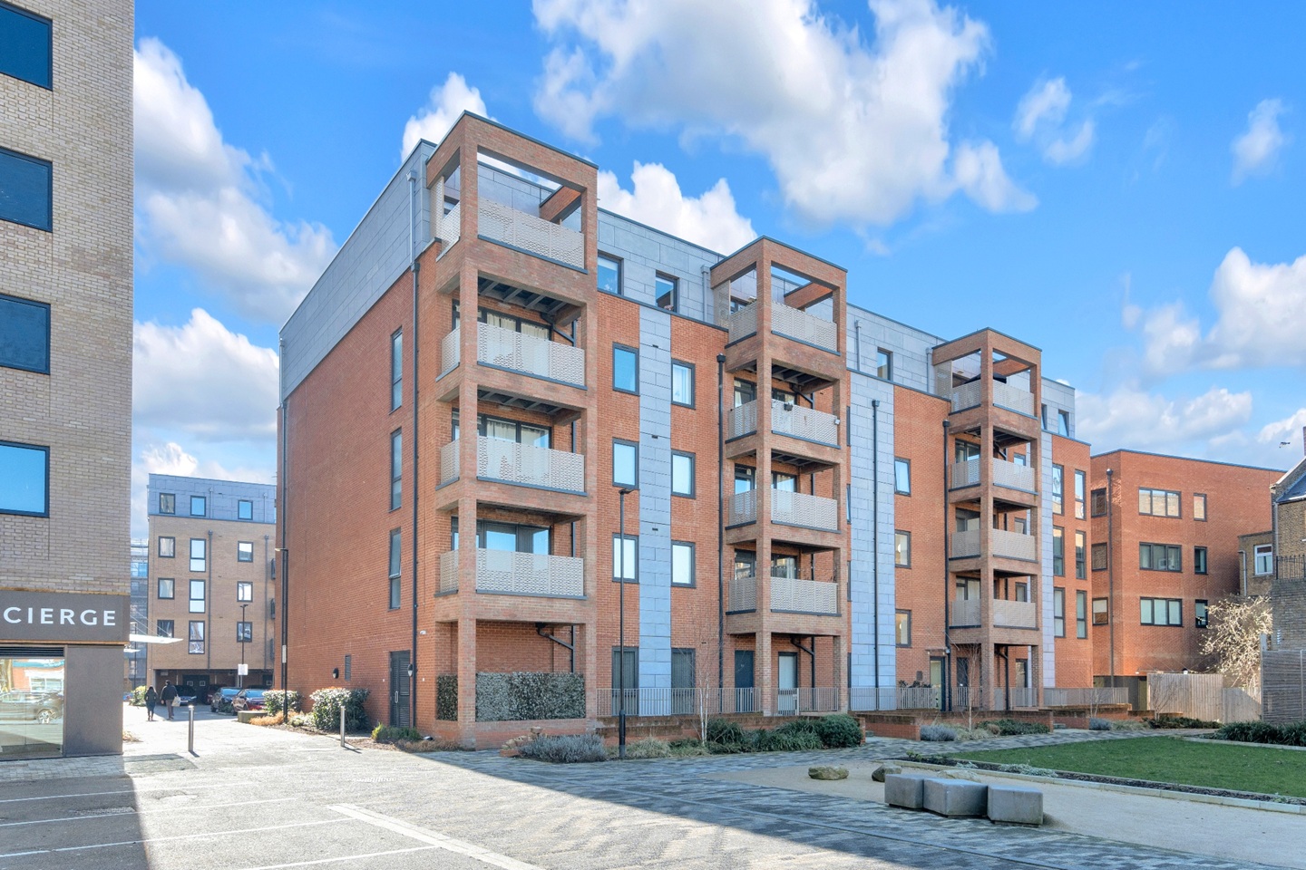 Dartford - 2 Bed Flat, Brewer Square, DA1 - To Rent Now for £2,850.00 p/m