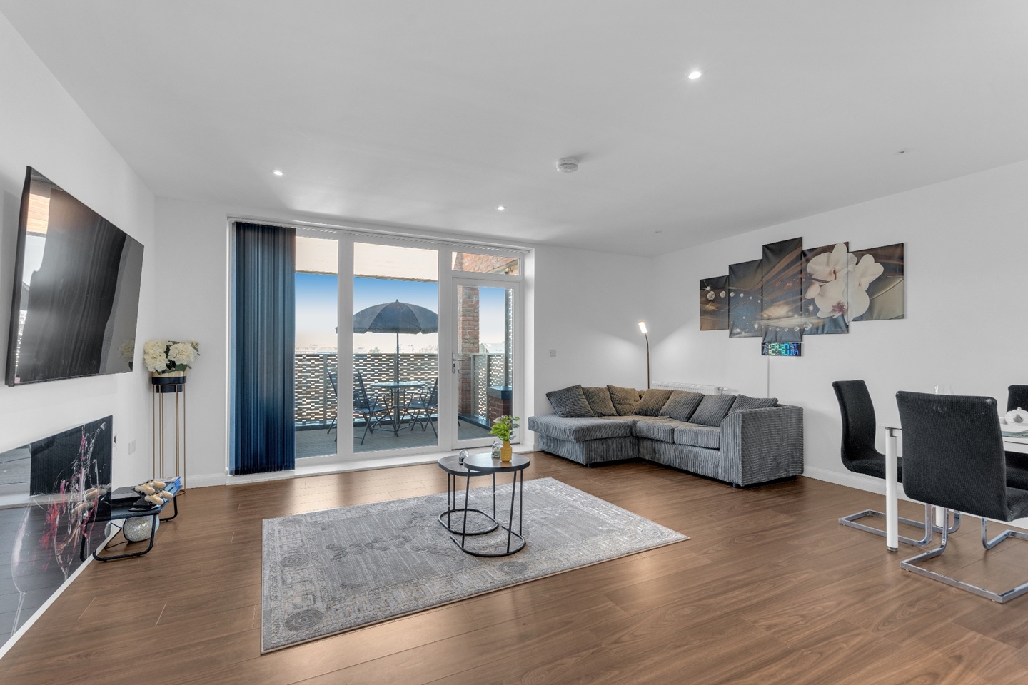 Dartford - 2 Bed Flat, Brewer Square, DA1 - To Rent Now for £2,850.00 p/m