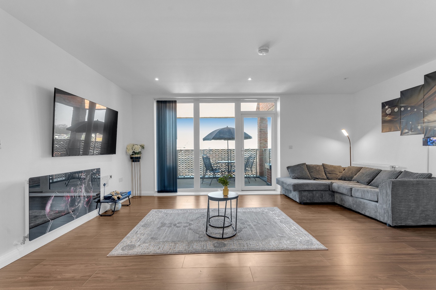 Dartford - 2 Bed Flat, Brewer Square, DA1 - To Rent Now for £2,850.00 p/m