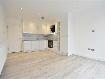3 Bed Flat, East Street, KT17