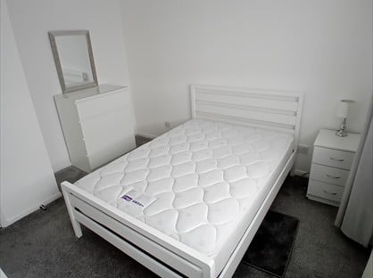 Room in a Shared House, Christopher Walk, WS13