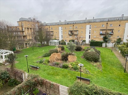 Room in a Shared House, Queen Of Denmark Court, SE16