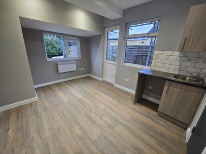 Studio Flat, Burgoyne Road, TW16