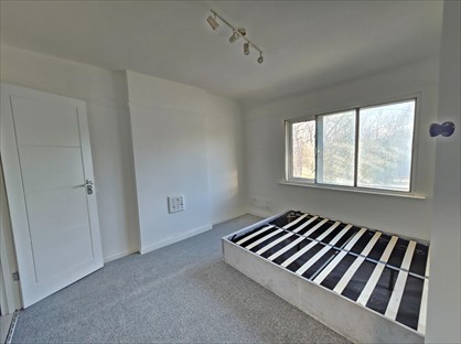 Room in a Shared House, North Circular Road, NW2