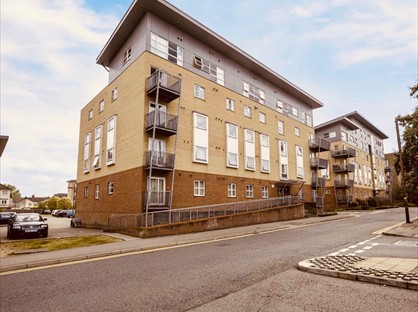 1 Bed Flat, Hepburn Court, WD6