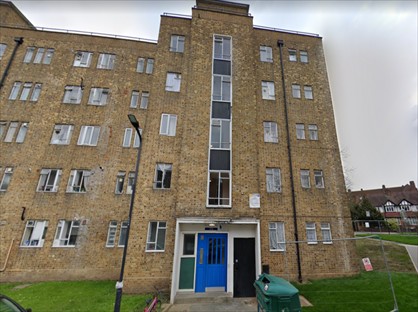 Room in a Shared Flat, Bowie Close, SW4