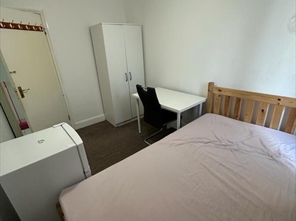 Room in a Shared House, Blake Avenue, IG11