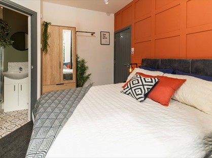 Room in a Shared House, Chorley Road, M27