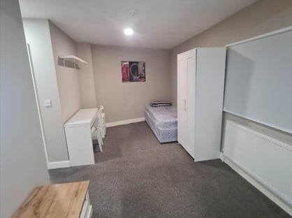 Studio Flat, Weatherfield House, BL4