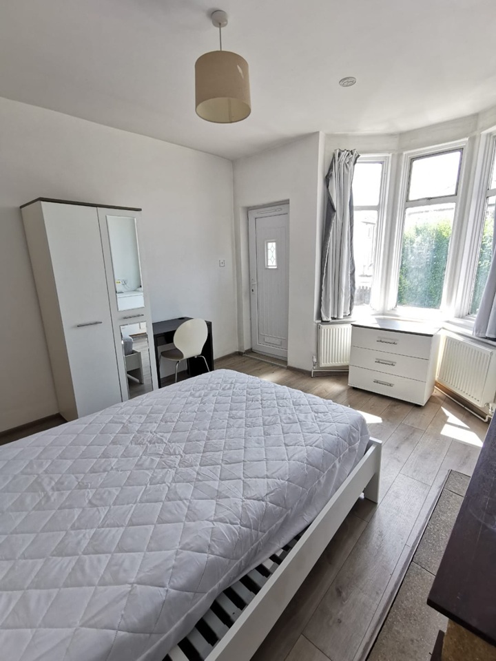 Additional image 4 of Room in a Shared House, City Road, S2, N1 7GU