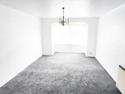 2 Bed Flat, Wycliffe Gardens, BD18