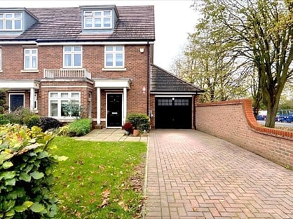 5 Bed Semi-Detached House, Freshers Grove, RG6