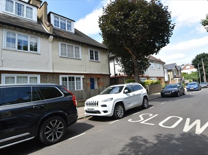 1 Bed Flat, Amerland Road, SW18