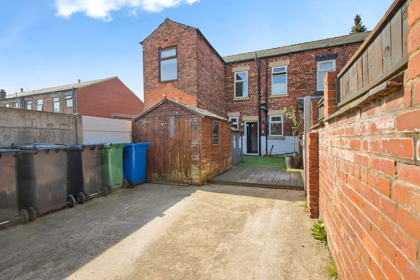 Leigh 2 Bed Terraced House Wigan Road WN7 To Rent Now For 850 00 P m