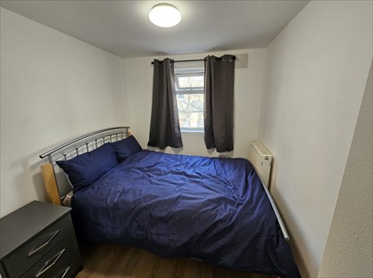 Room in a Shared House, La Rose Lane, N15