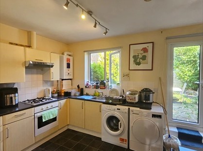 3 Bed Terraced House, Grange Avenue, N12