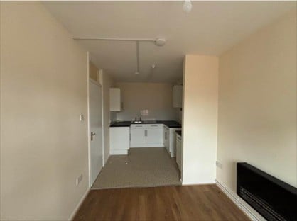 1 Bed Flat, High St, GL20