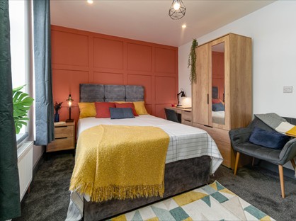 Room in a Shared House, Station Road, M27