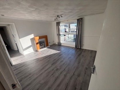 2 Bed Flat, Long Riding, SS14