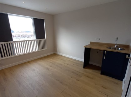 Bedsit, Hendren Close, UB6