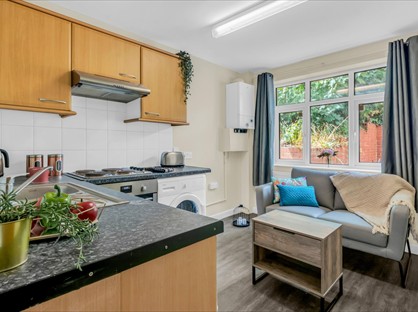 1 Bed Flat, Ash Road, LS6