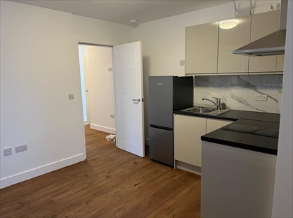 Studio Flat, Ballards Lane, N3