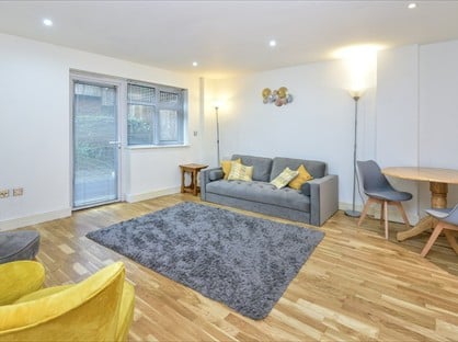 1 Bed Flat, Goswell Road, EC1V