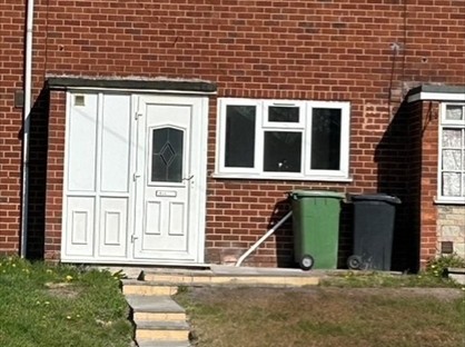 3 Bed Semi-Detached House, Stourbridge Road, DY9